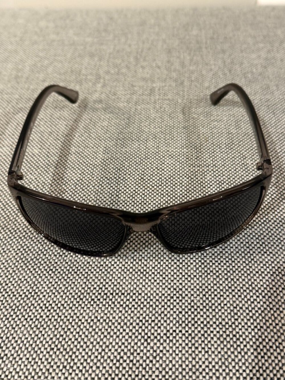 Kenneth Cole Reaction - Men's Grey Wrap-around Sport Golf Sunglasses - KC1384